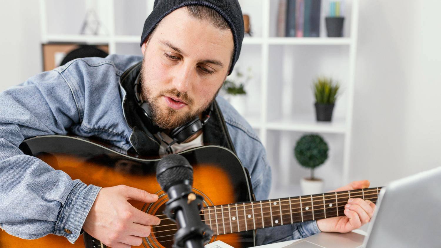 Tips for aspiring musicians: from your first song to the stage